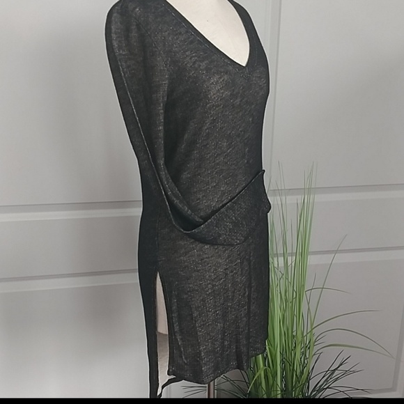 Splendid Top Merino Wool Blend Knit V-Neck Long Sleeves High Low Hem Black M NWT - Picture 3 of 8